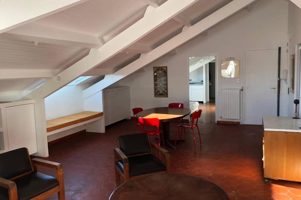 Apartamento Attique Saint Pierre - Dans Le Ciel Des Teinturiers Aviñón Exterior foto